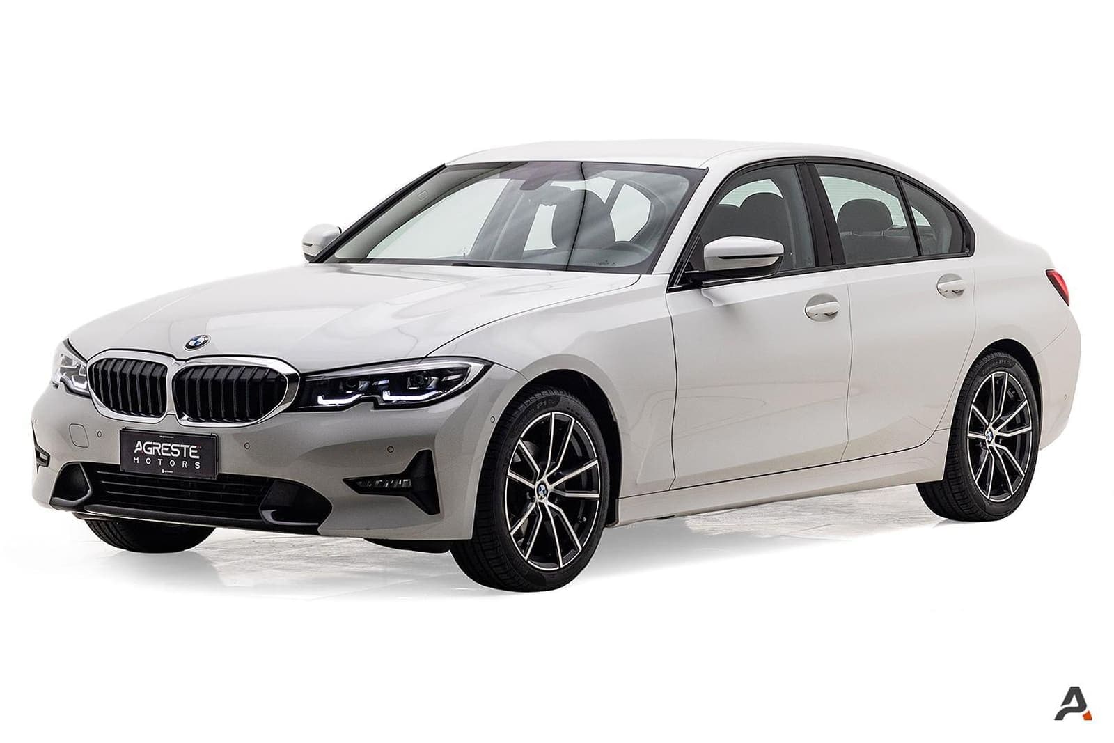 BMW 320i SPORT — foto 1 de 5